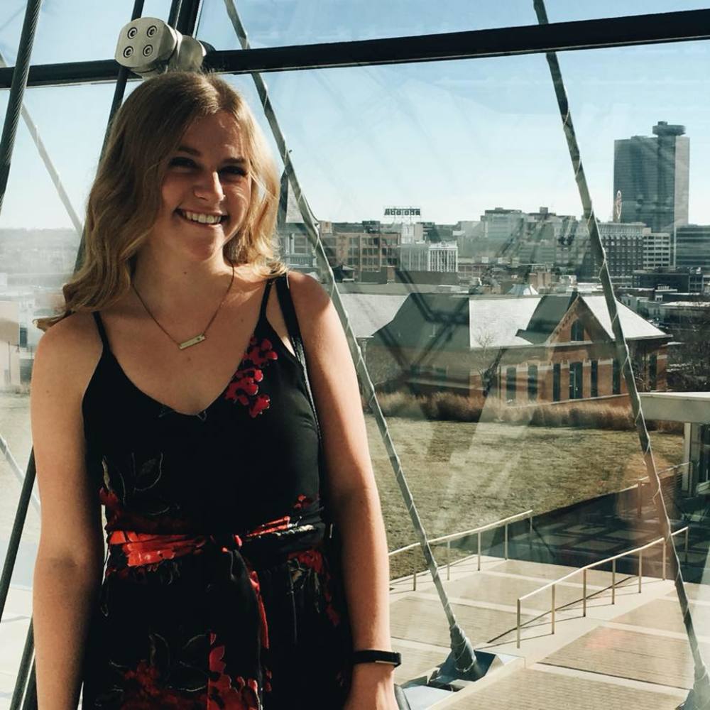 Meet your Posher, Elise